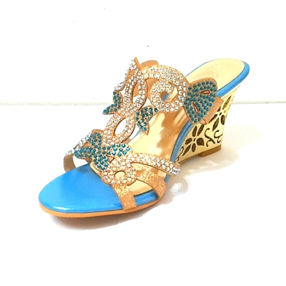 NIB🎁 FREE GIFT IS INCLUDED 🎁 Brand New Rhinestone Wedges Summer Shoes